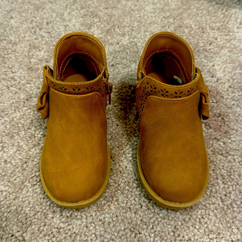 Tan ankle toddle boots